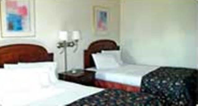 Charlotte Express Inn エクステリア 写真