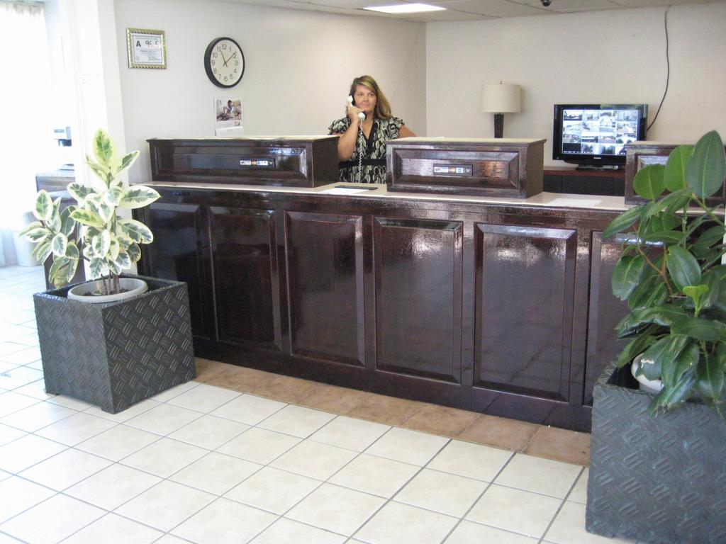 Charlotte Express Inn エクステリア 写真